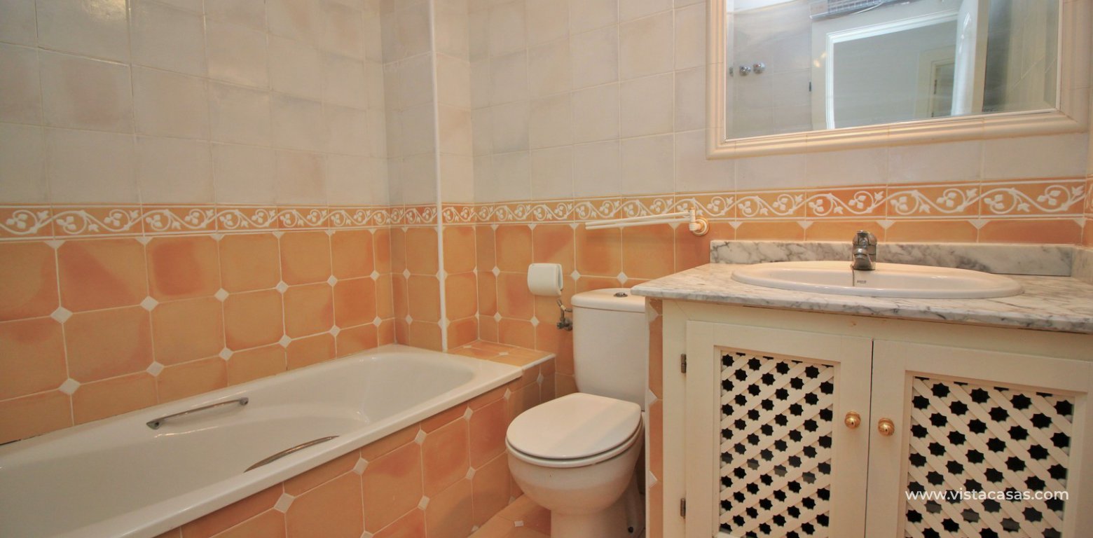 Ground floor apartment for sale in Rioja IV Villamartin bathroom
