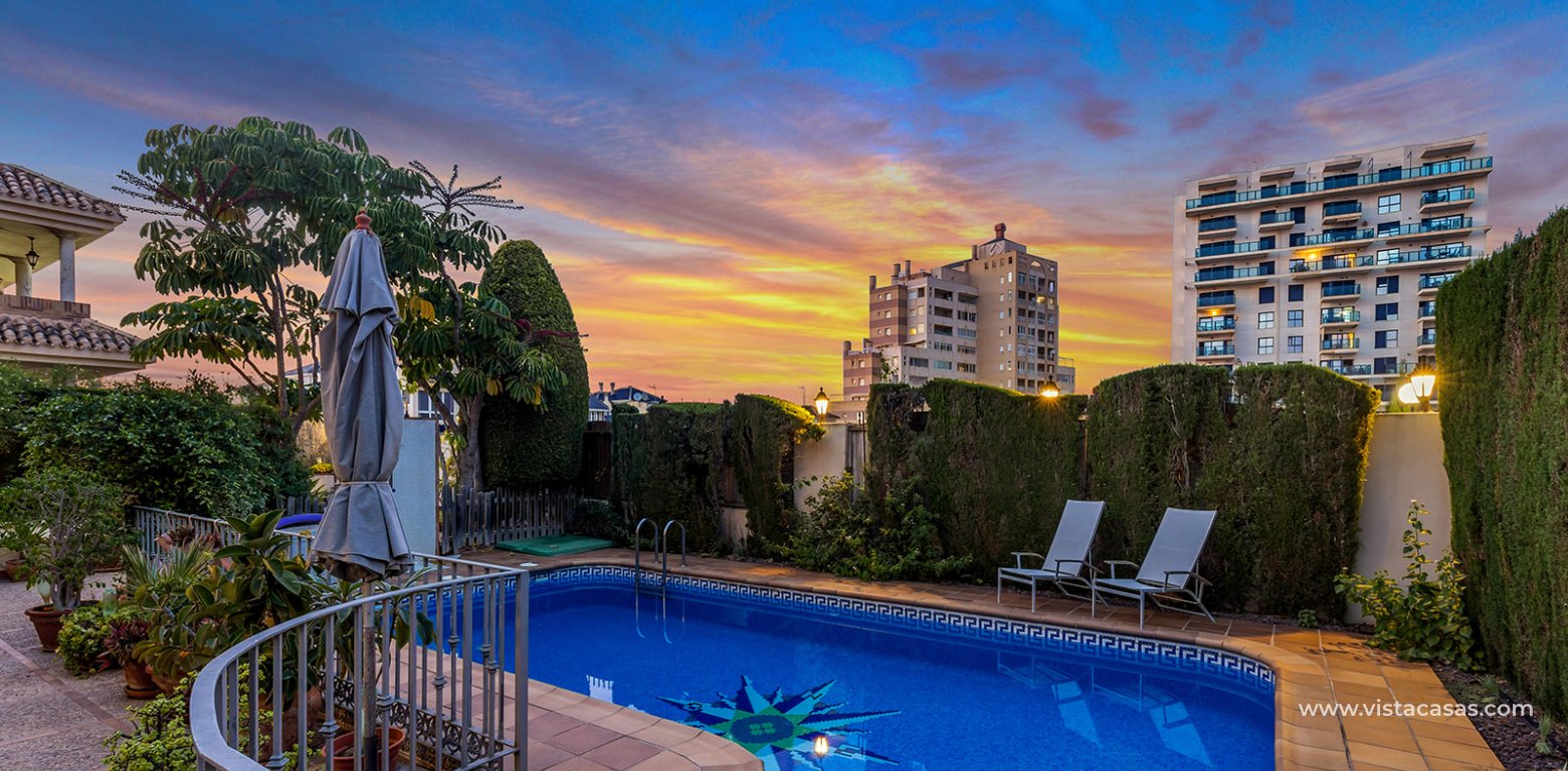 Resale - Villa - Torrevieja - La Veleta