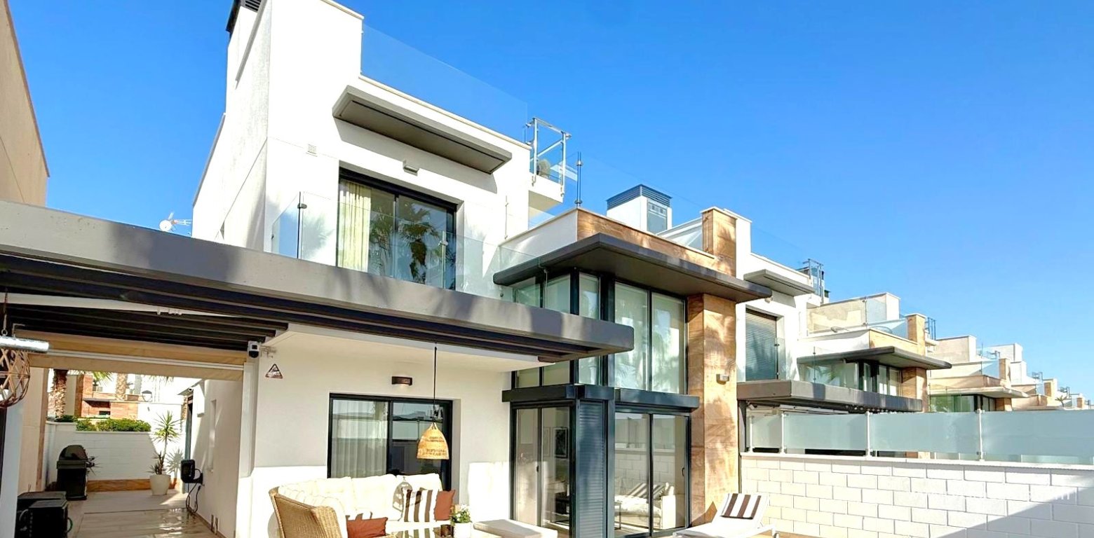 Resale - Villa - Cabo Roig