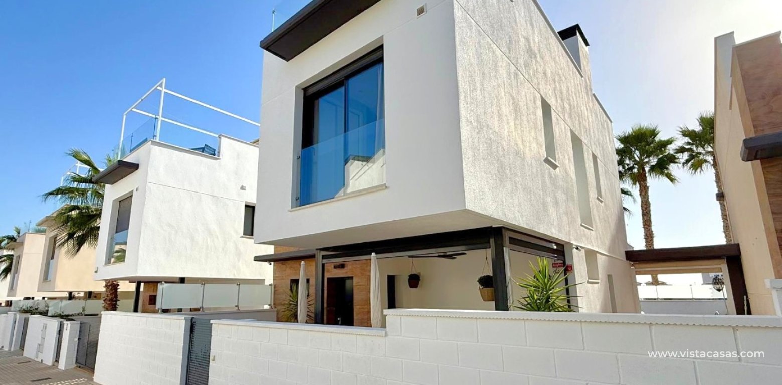 Resale - Villa - Cabo Roig