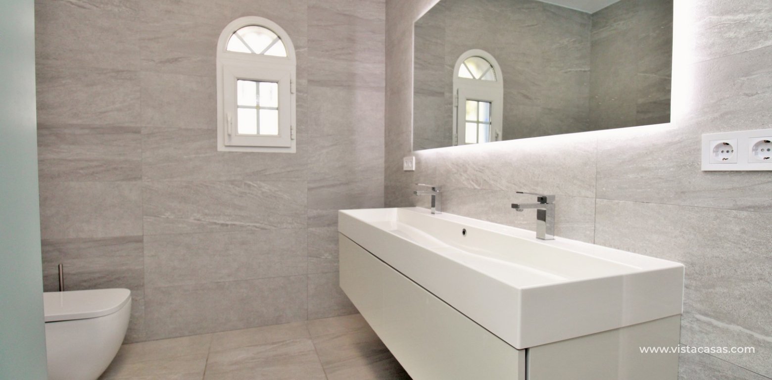 Frontline 3 Bed Villa for Sale in Las Ramblas Golf en-suite