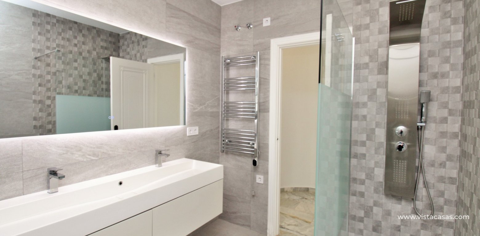 Frontline 3 Bed Villa for Sale in Las Ramblas Golf en-suite bathroom 2