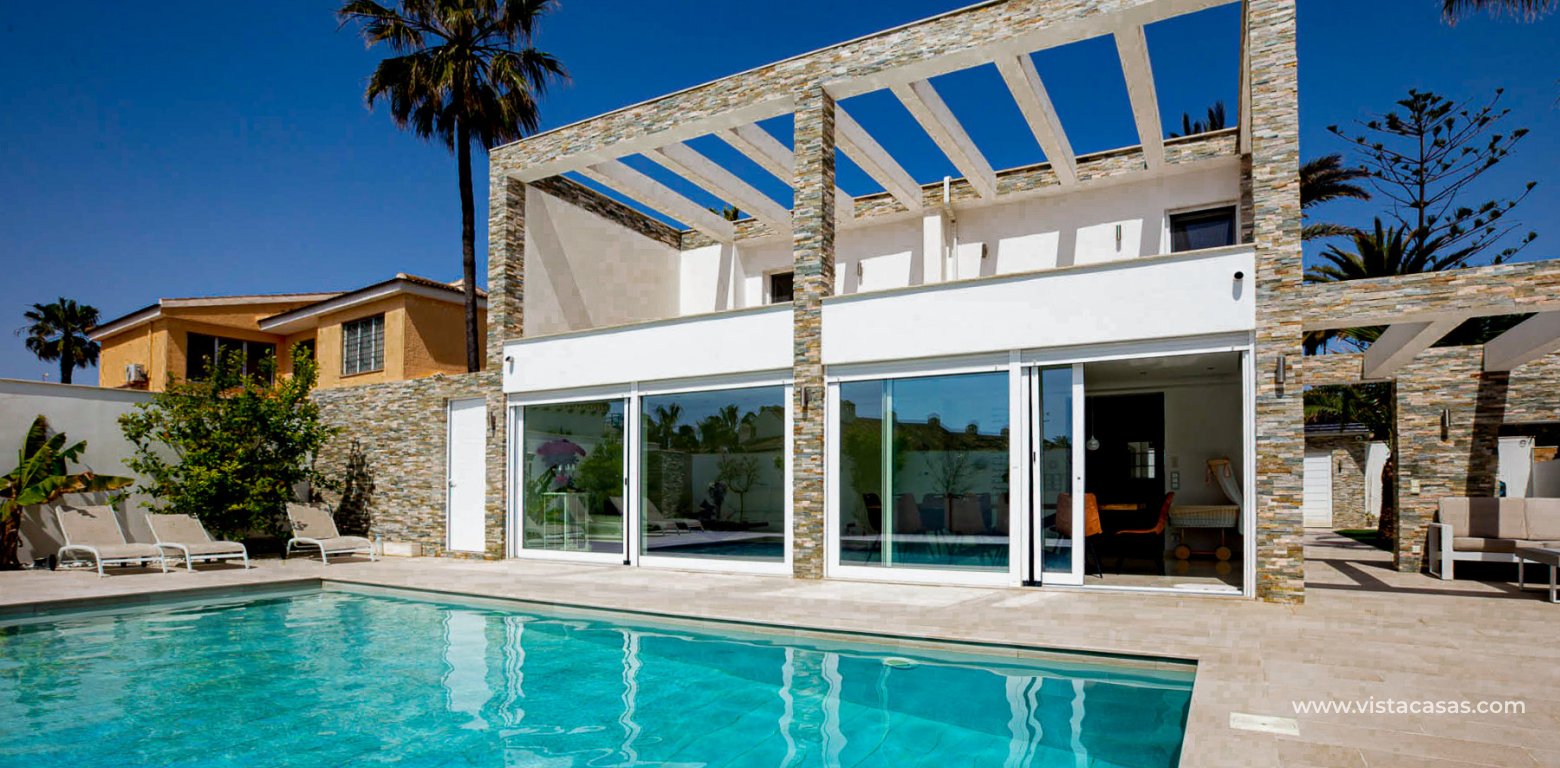 Venta - Chalet - La Zenia