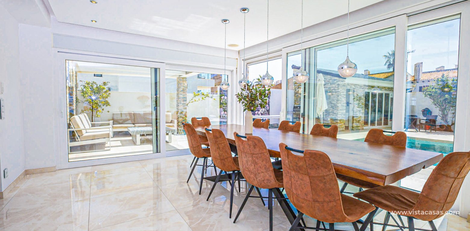 Venta - Chalet - La Zenia