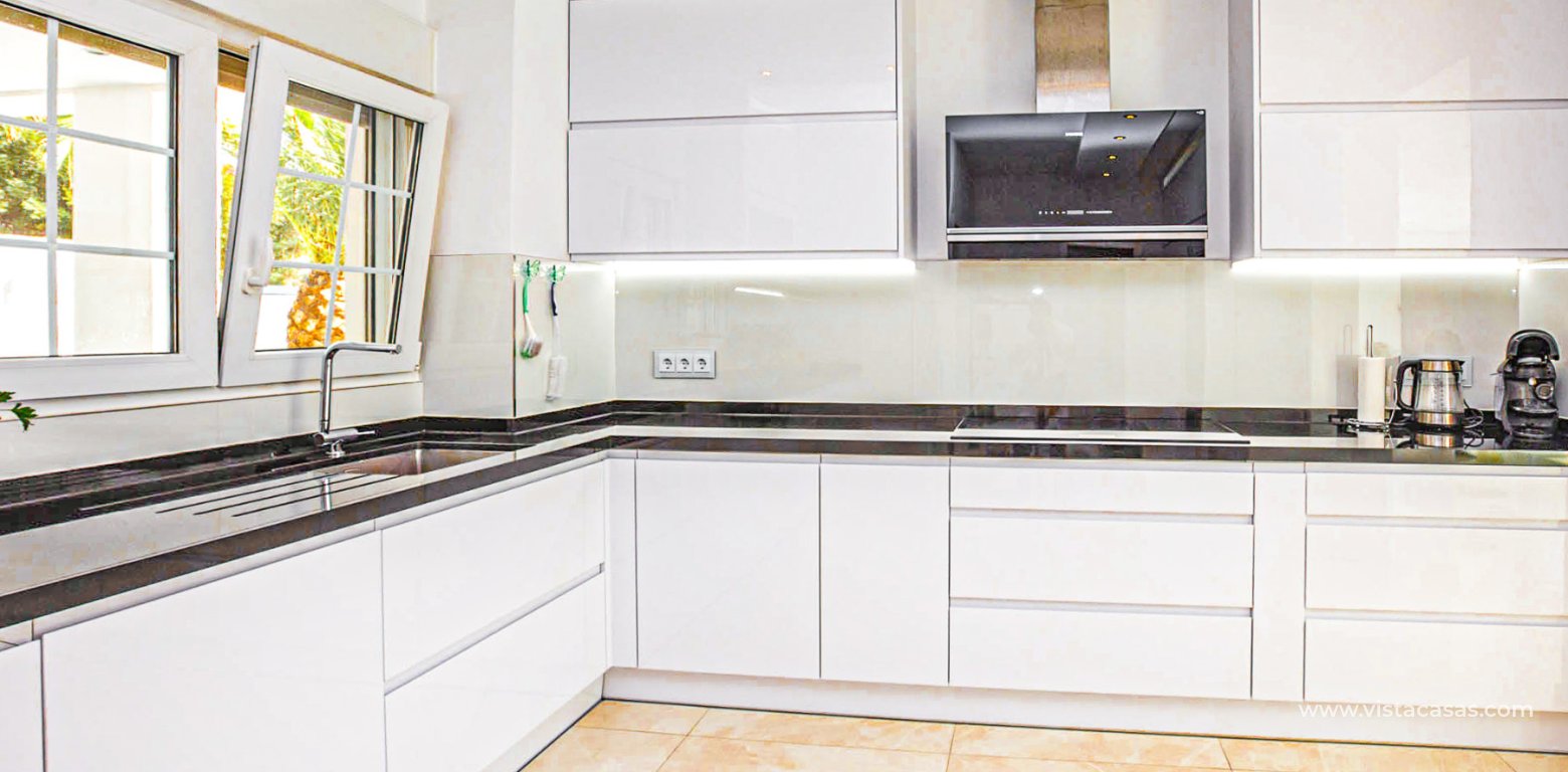 Venta - Chalet - La Zenia