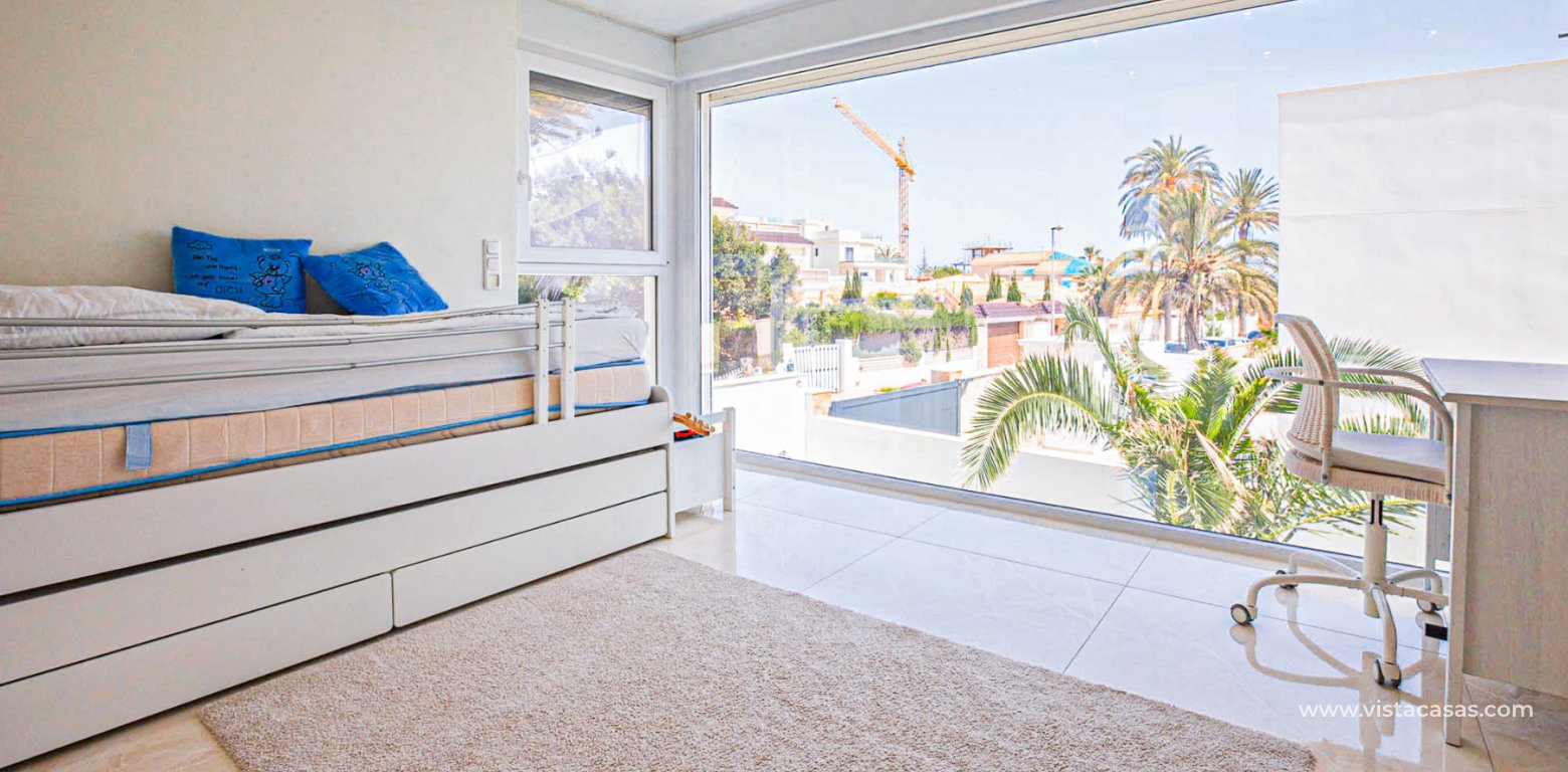 Venta - Chalet - La Zenia