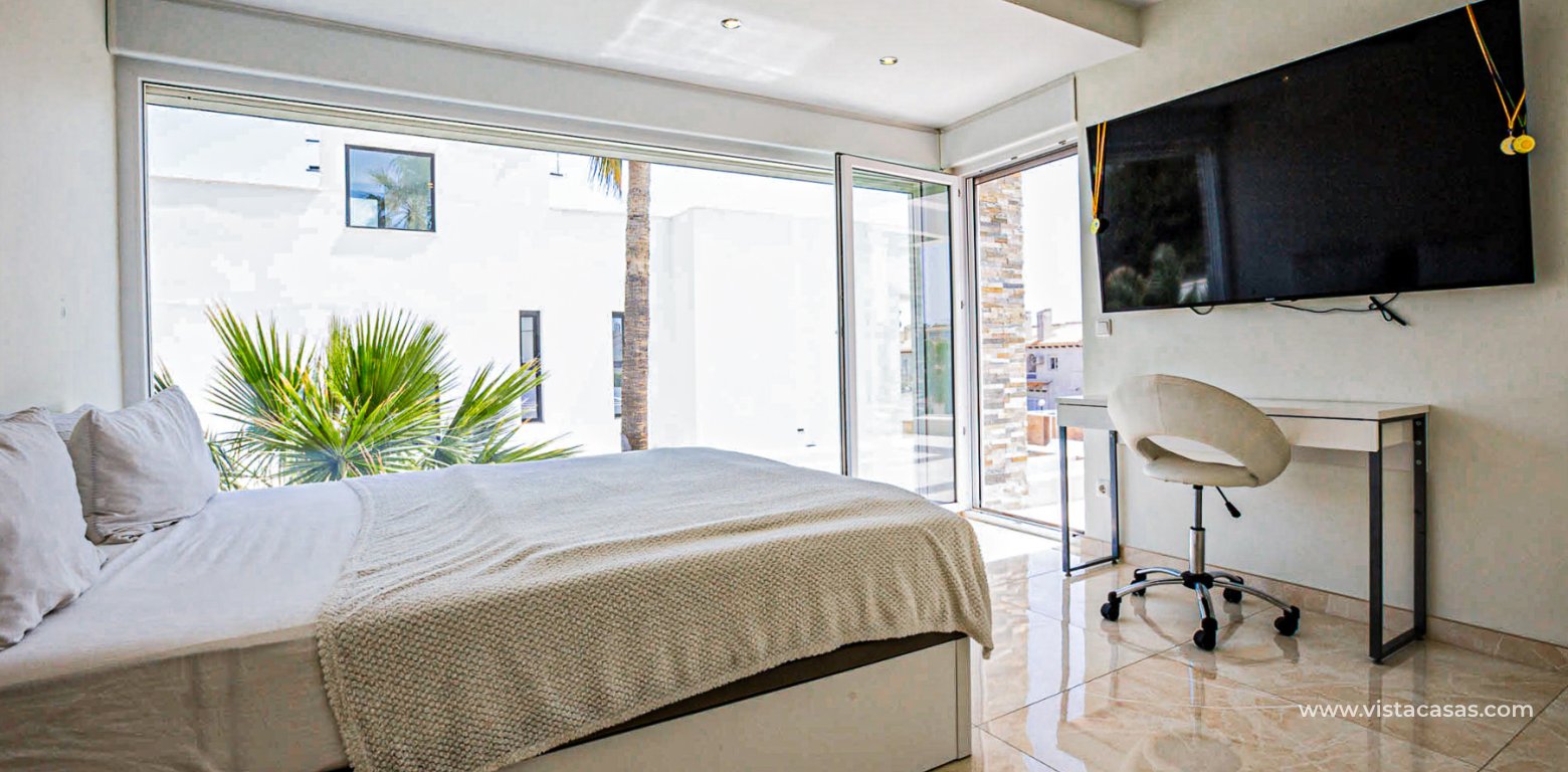 Venta - Chalet - La Zenia