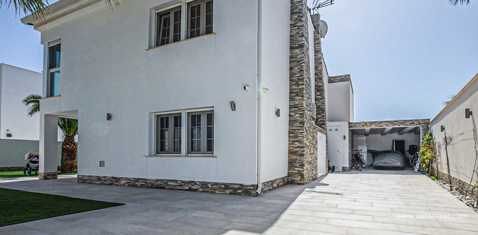 Venta - Chalet - La Zenia