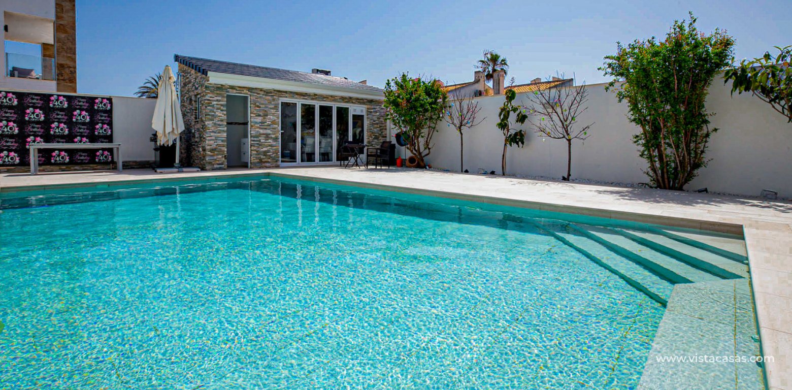 Venta - Chalet - La Zenia