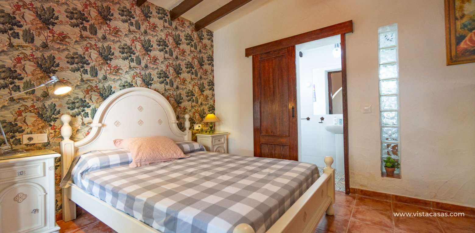 Resale - Villa - Cabo Roig