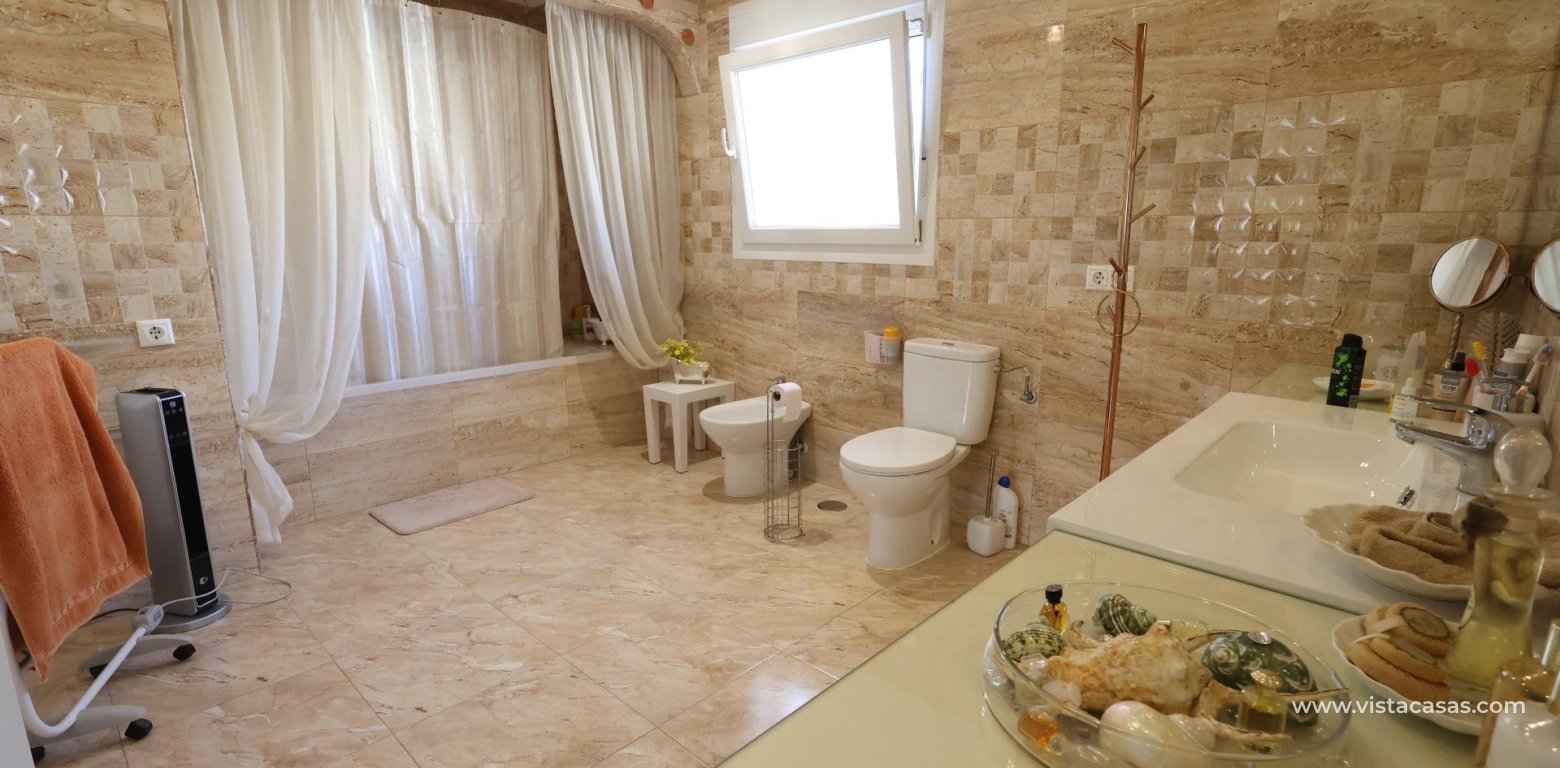 Resale - Villa - Los Altos