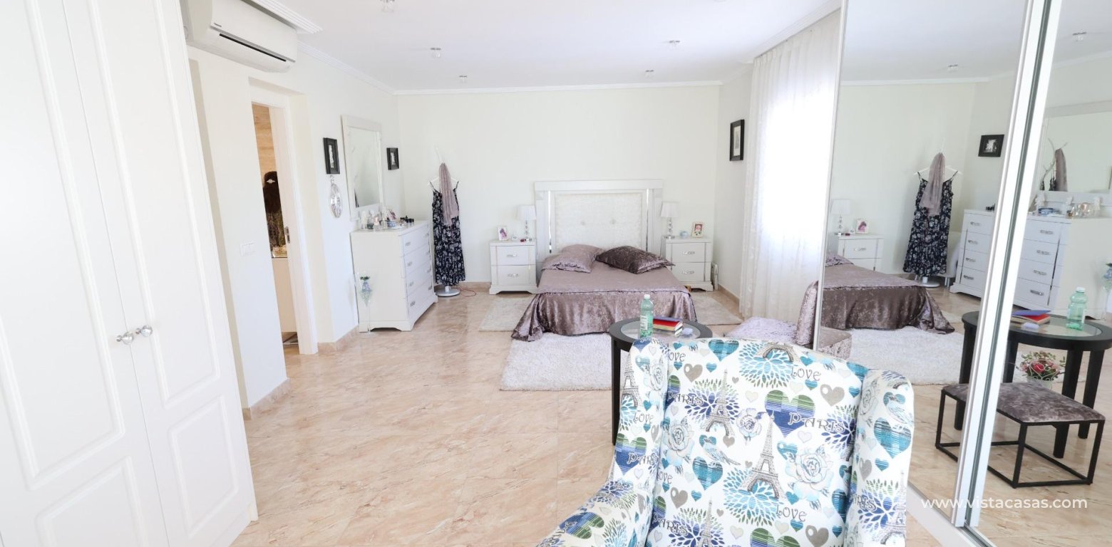 Resale - Villa - Los Altos