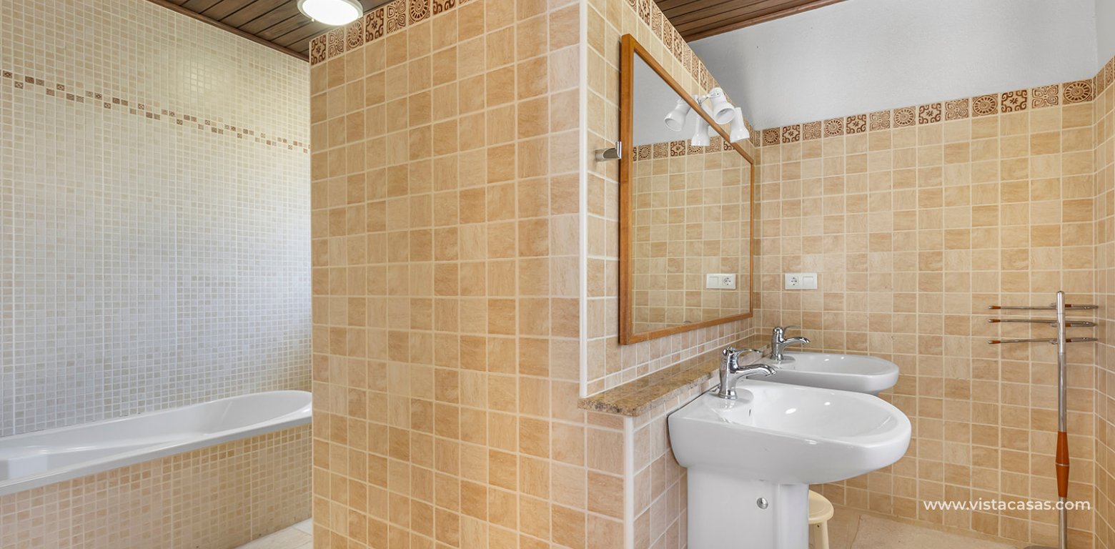 Resale - Villa - Villamartin