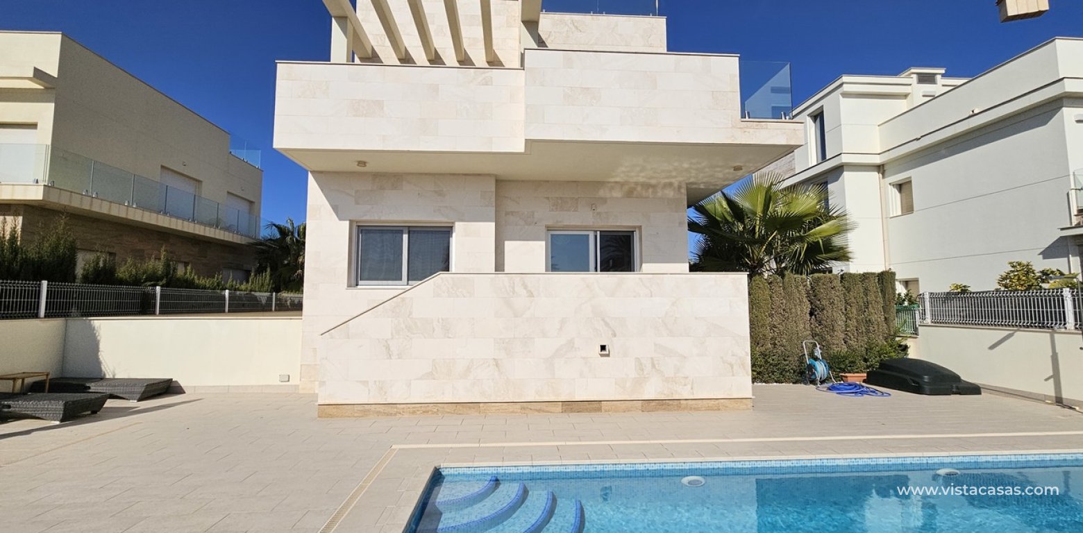 Venta - Chalet - La Zenia