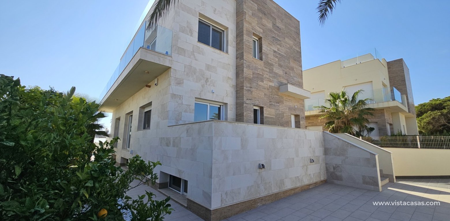 Venta - Chalet - La Zenia