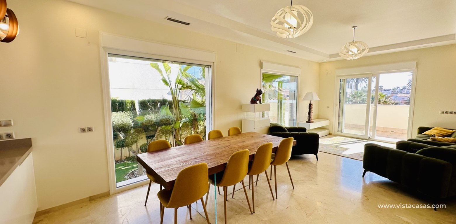 Venta - Chalet - La Zenia