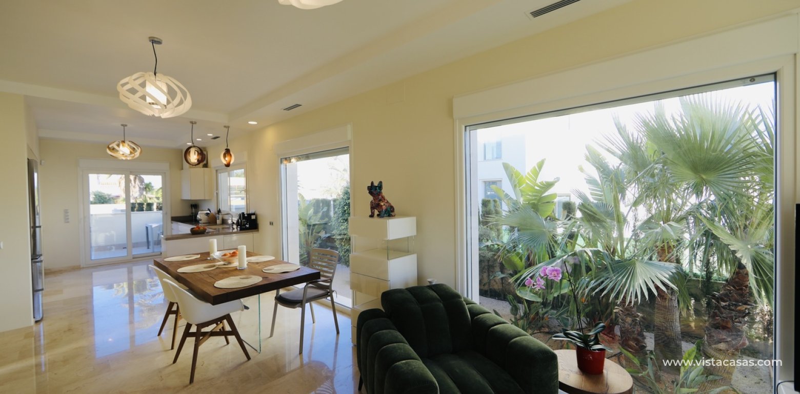 Venta - Chalet - La Zenia