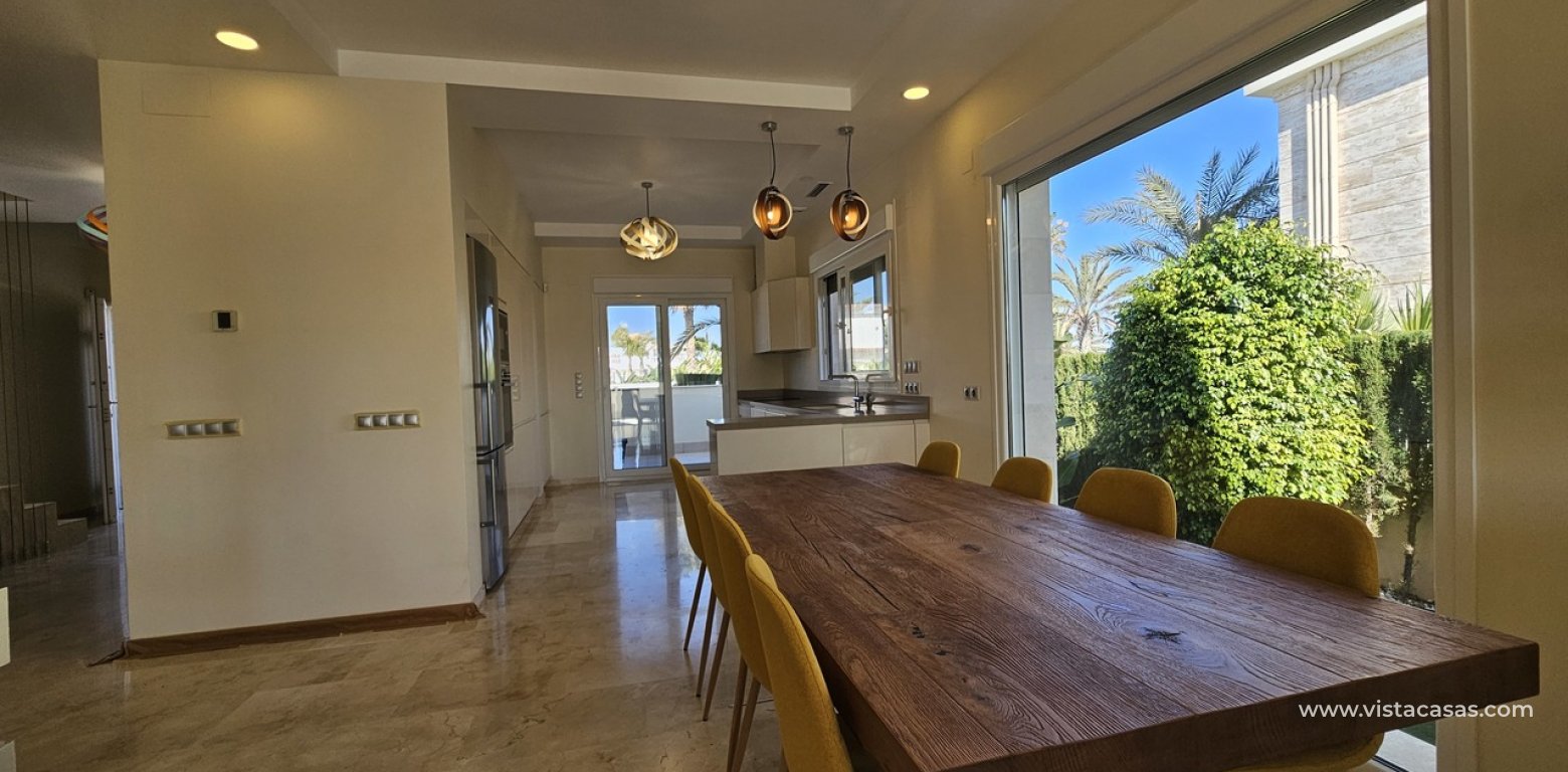 Venta - Chalet - La Zenia