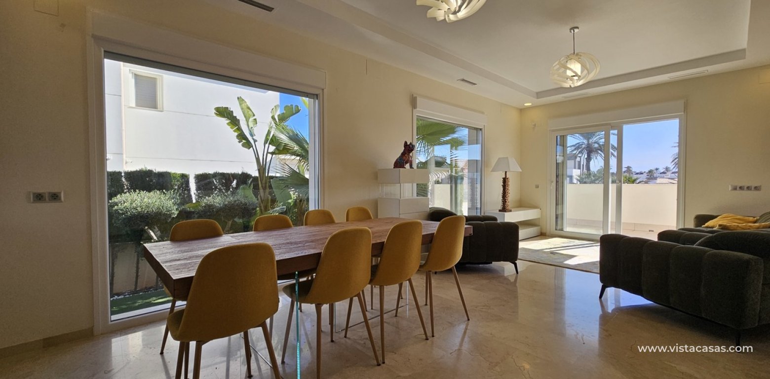 Venta - Chalet - La Zenia
