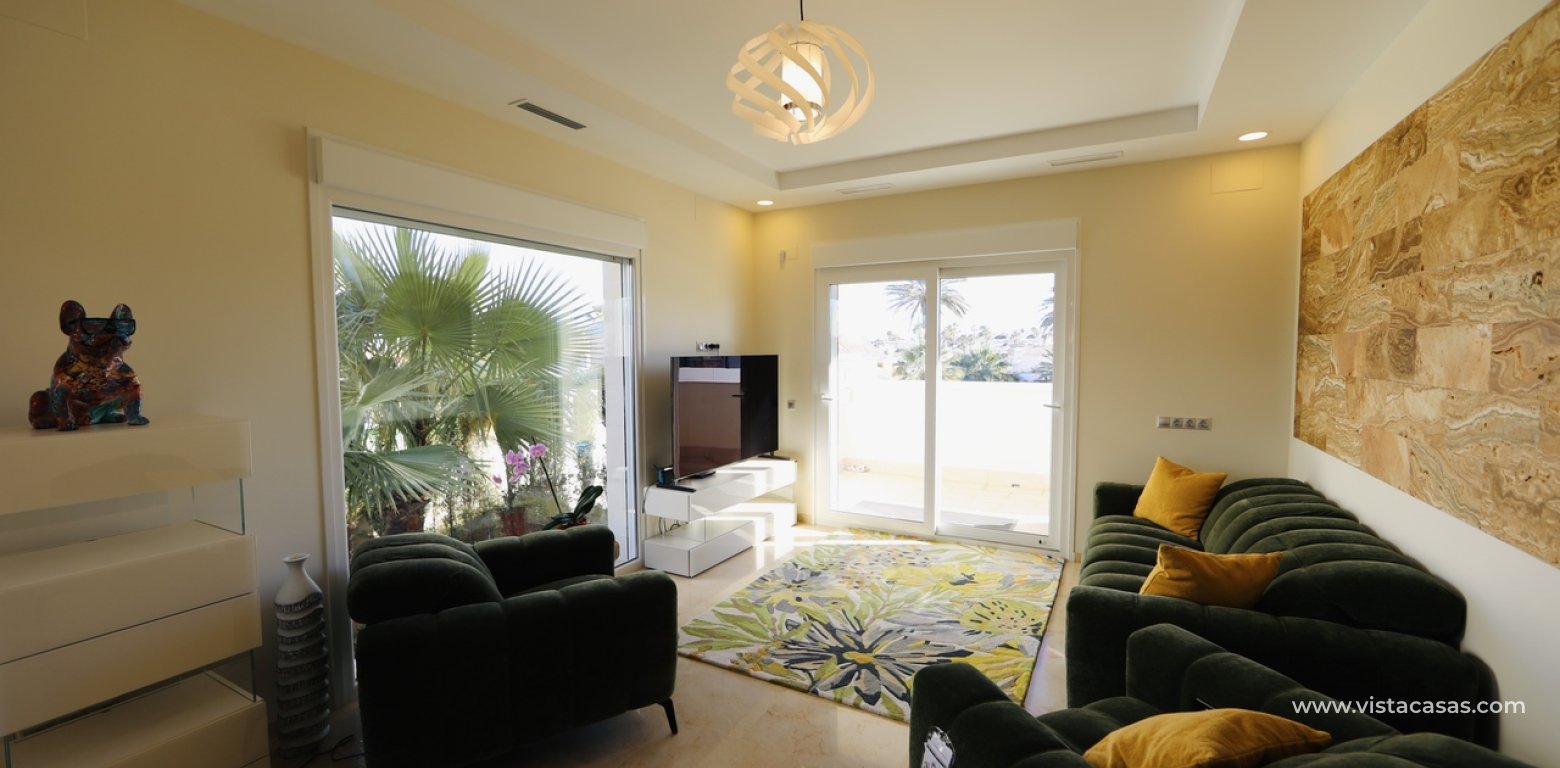 Venta - Chalet - La Zenia