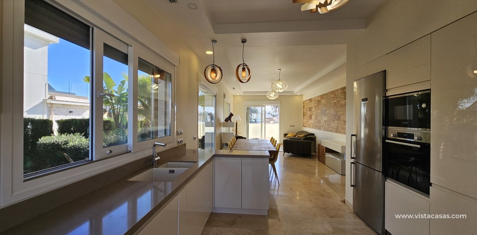 Venta - Chalet - La Zenia