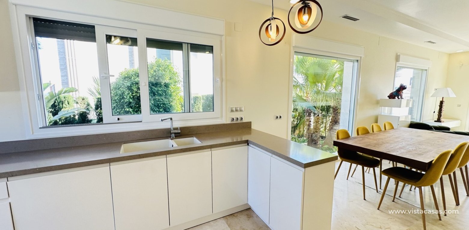 Venta - Chalet - La Zenia