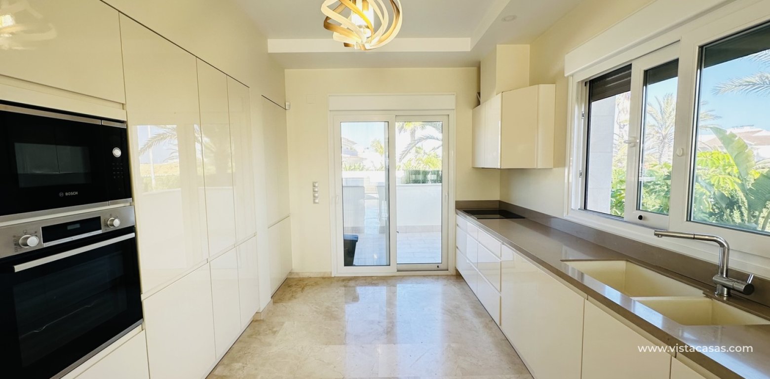 Venta - Chalet - La Zenia