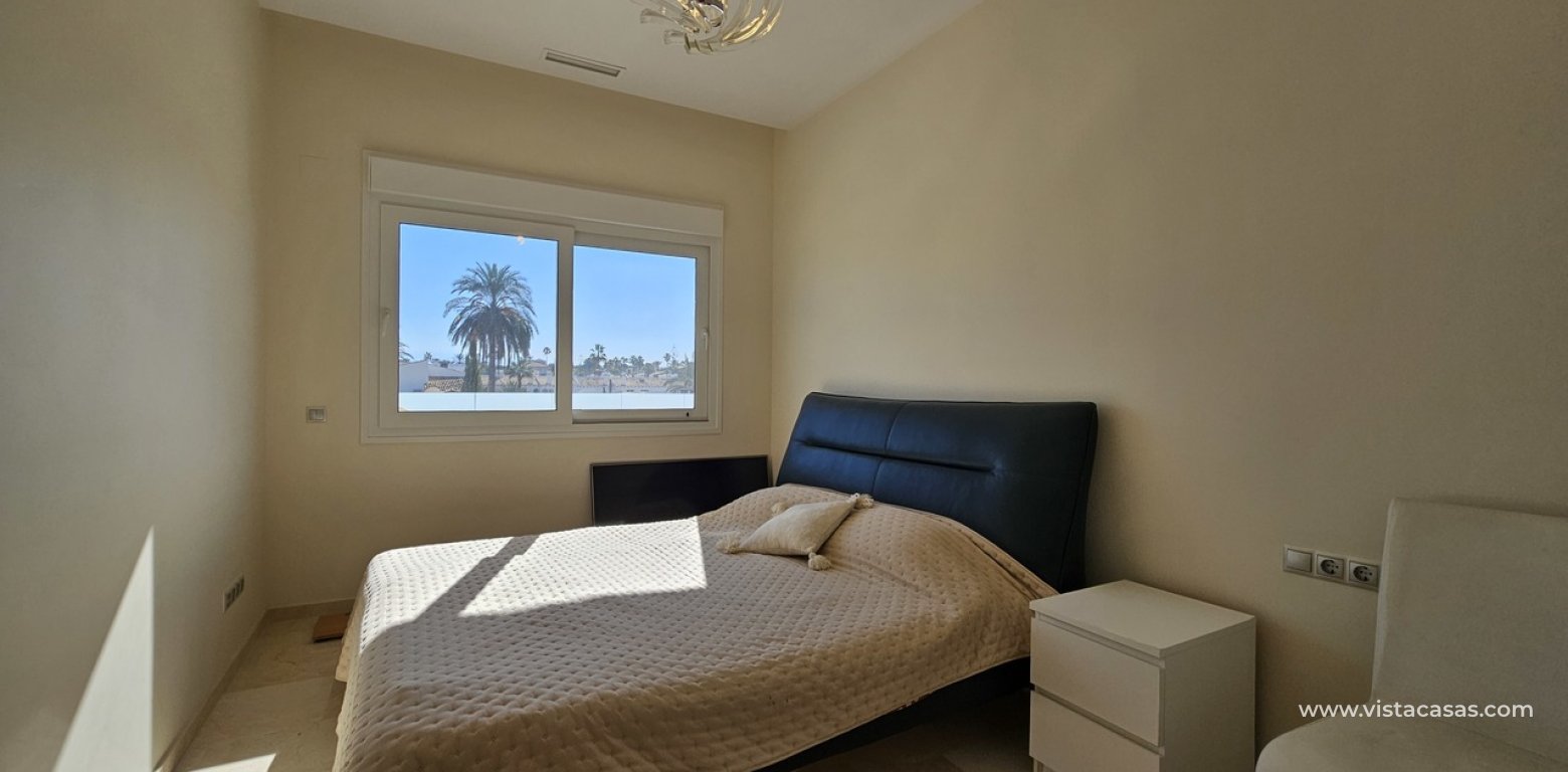 Venta - Chalet - La Zenia