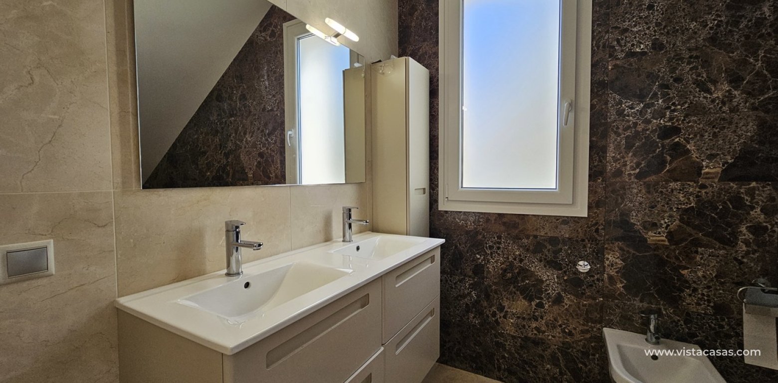 Venta - Chalet - La Zenia