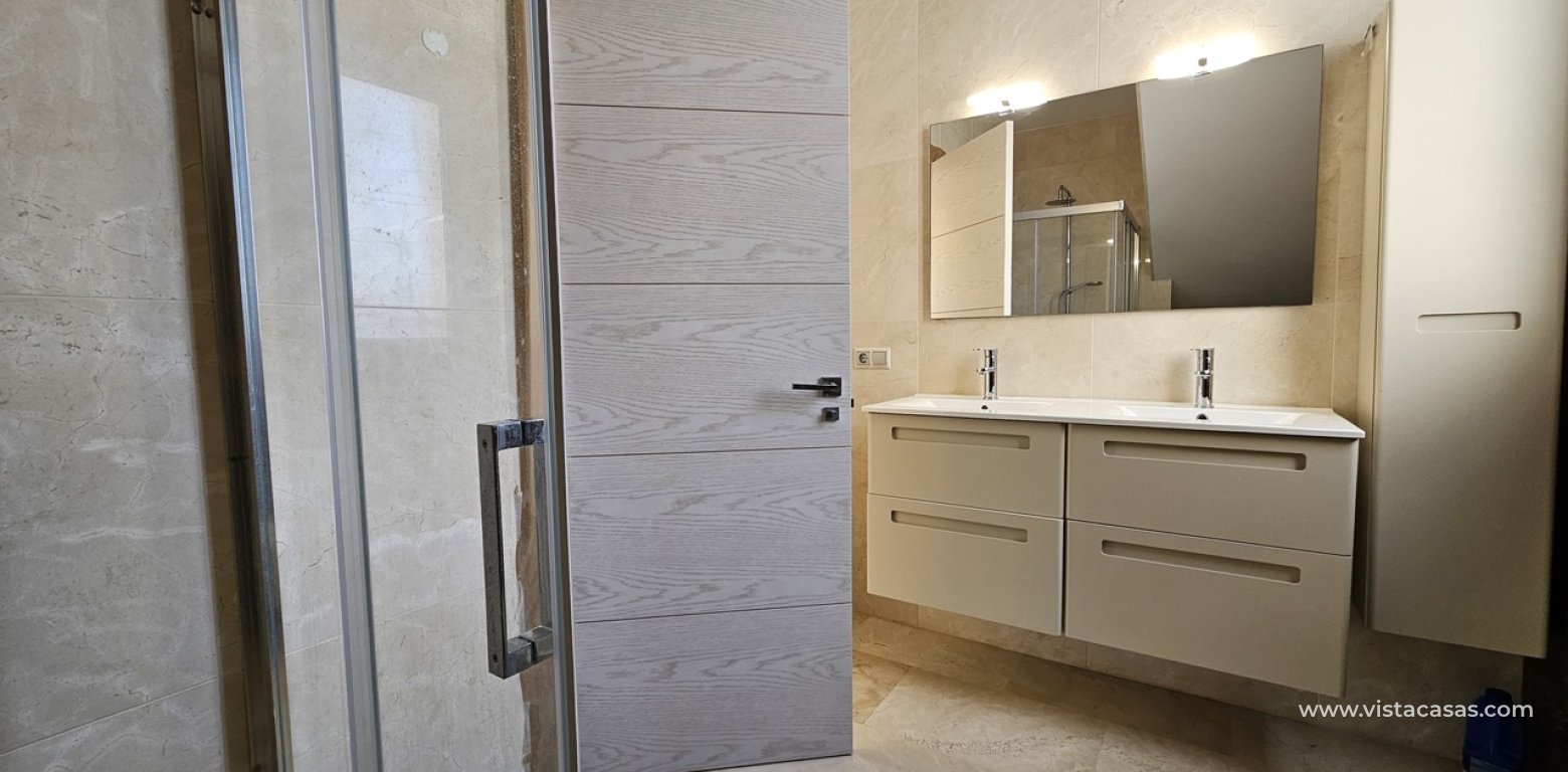 Venta - Chalet - La Zenia