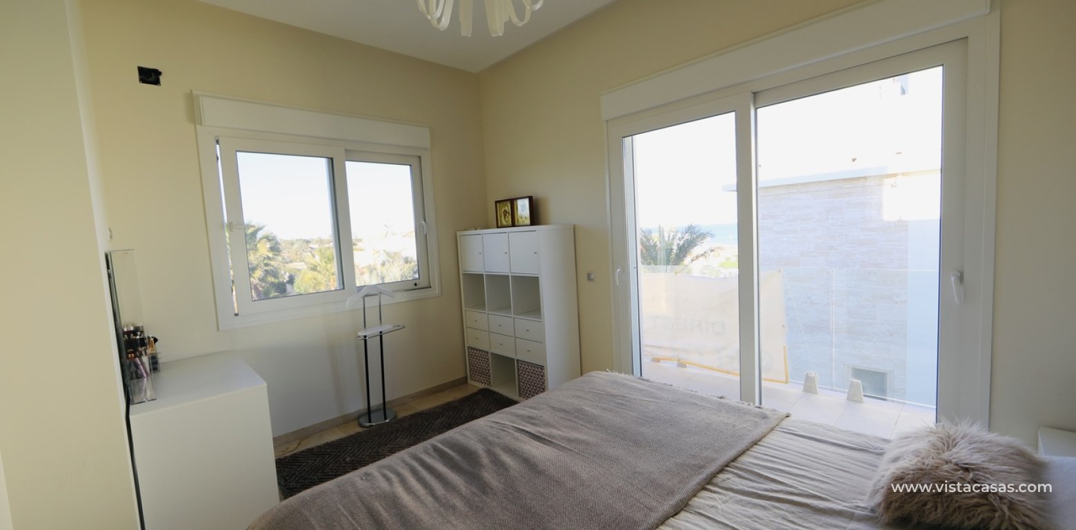 Venta - Chalet - La Zenia