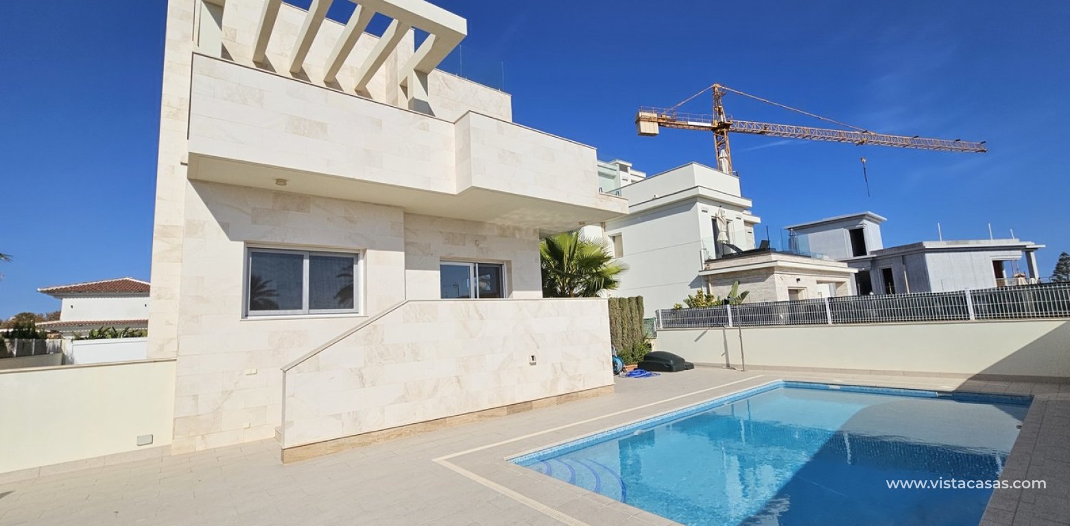 Venta - Chalet - La Zenia