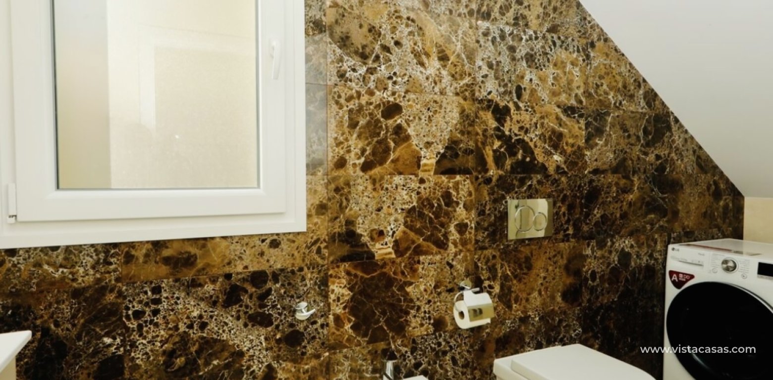 Venta - Chalet - La Zenia