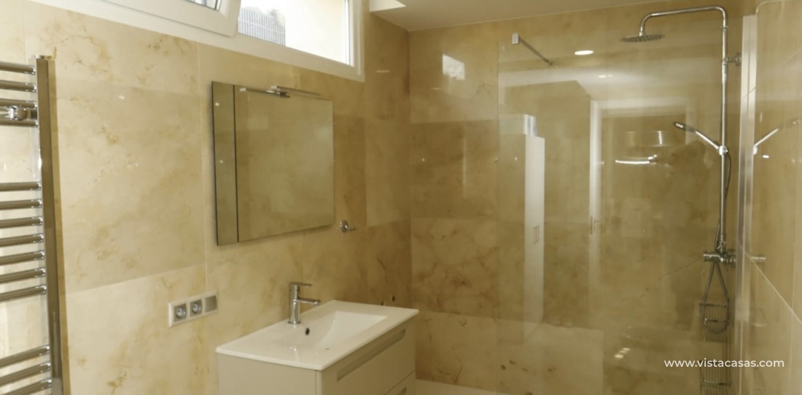 Venta - Chalet - La Zenia