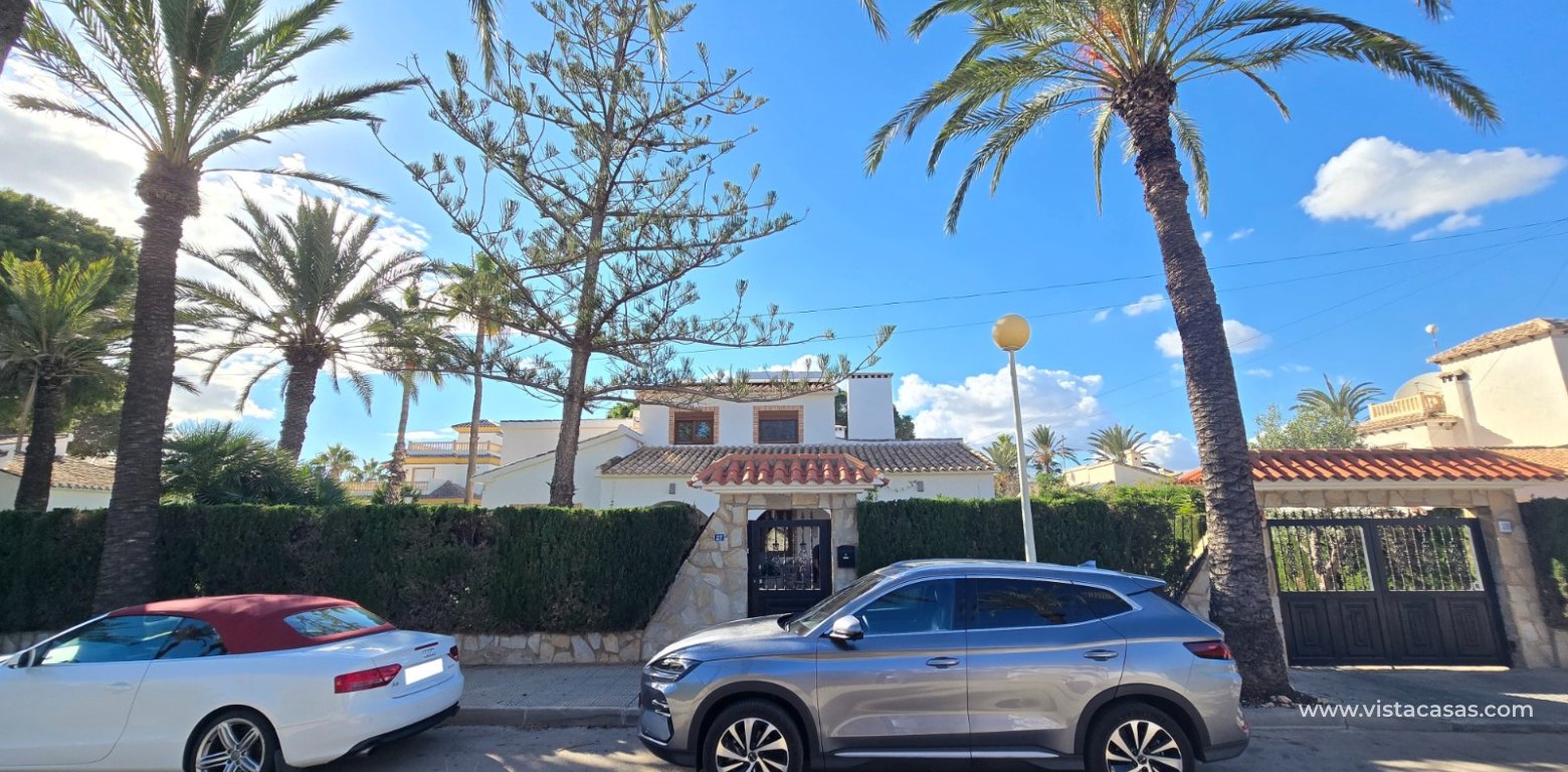 Resale - Villa - Cabo Roig