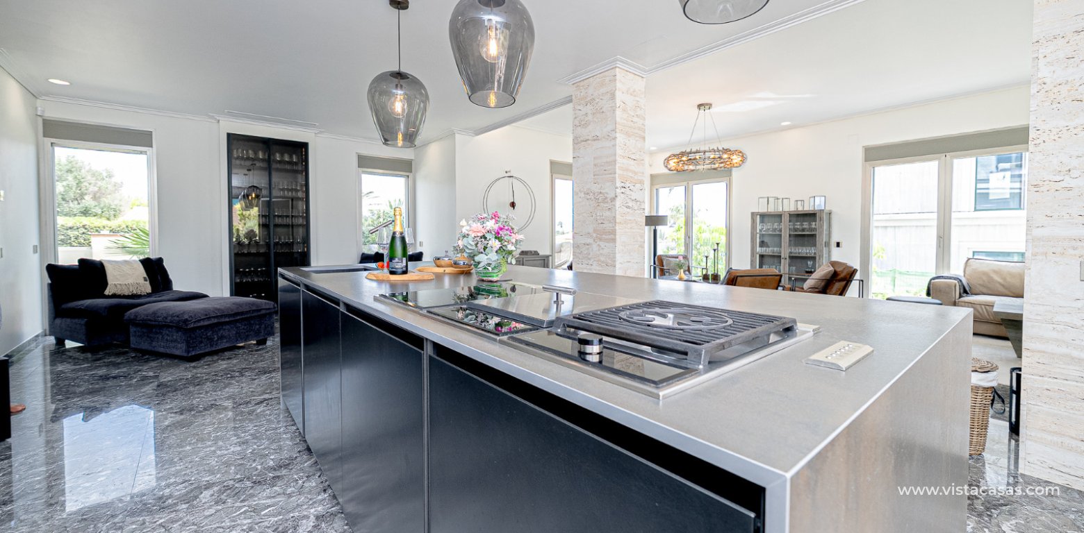 Resale - Villa - La Zenia