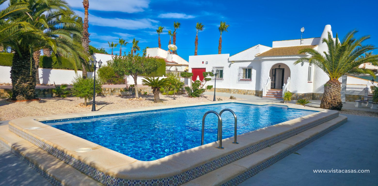 Resale - Villa - Torrevieja