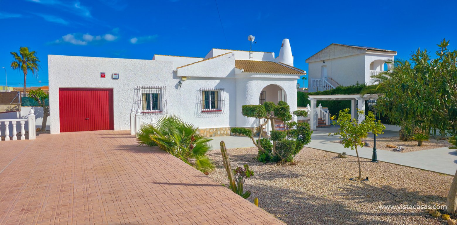 Resale - Villa - Torrevieja