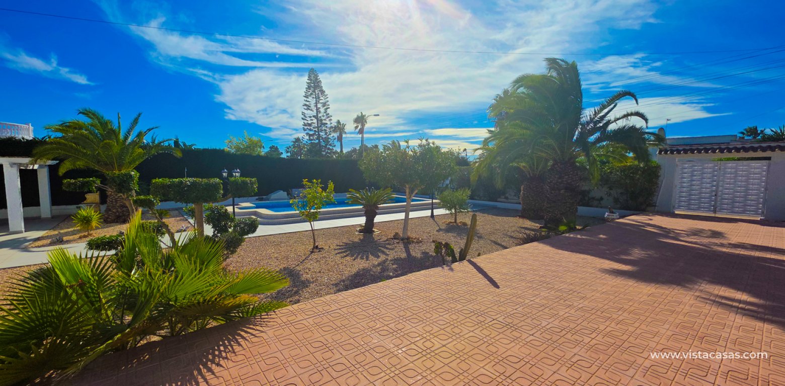 Resale - Villa - Torrevieja