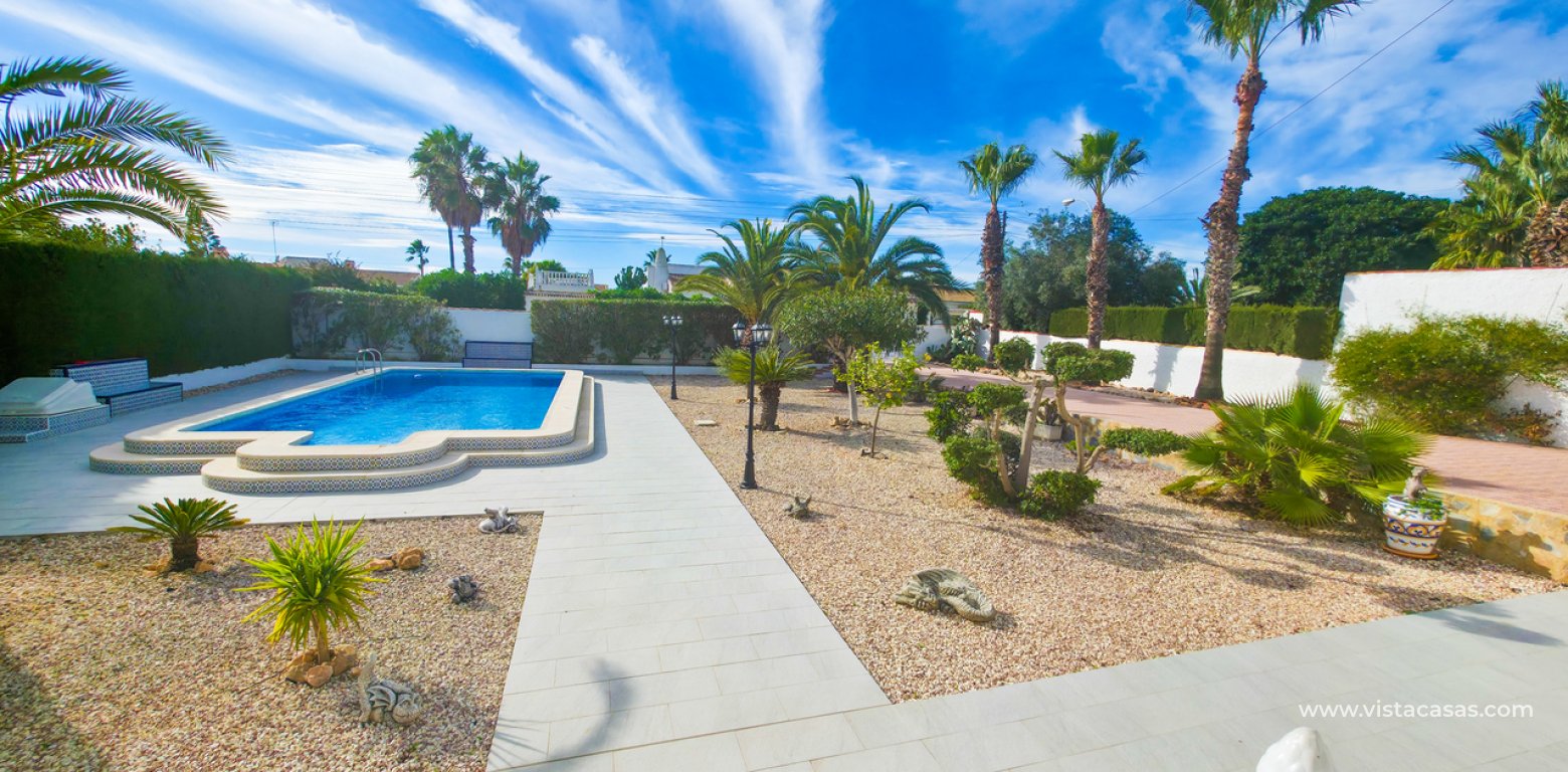 Resale - Villa - Torrevieja