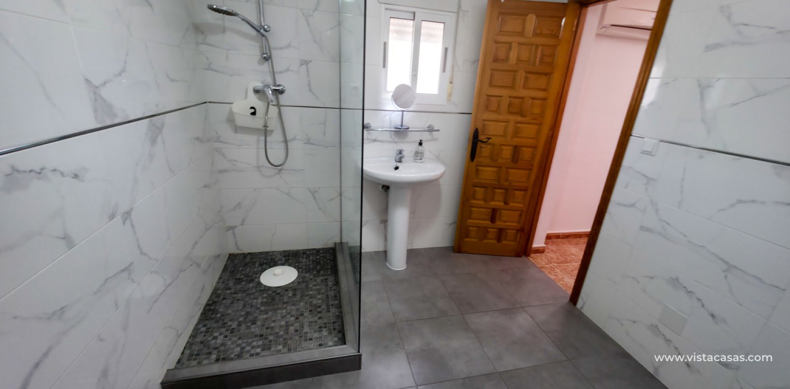 Resale - Villa - Torrevieja