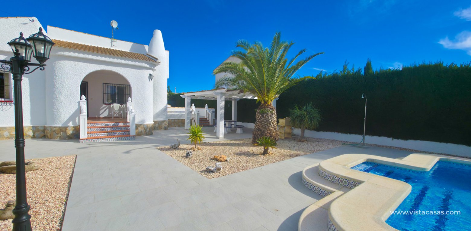 Resale - Villa - Torrevieja
