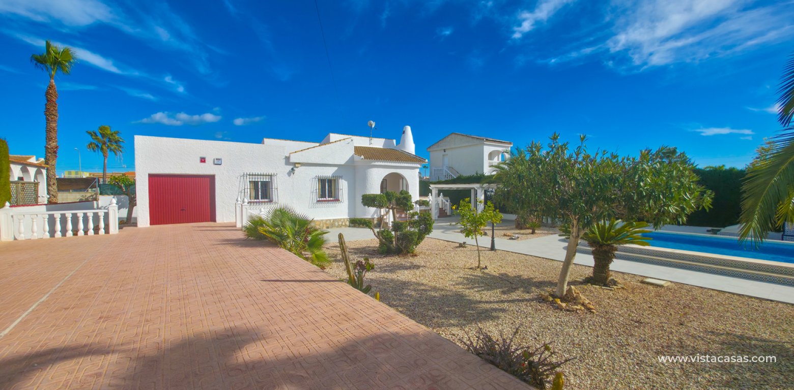 Resale - Villa - Torrevieja