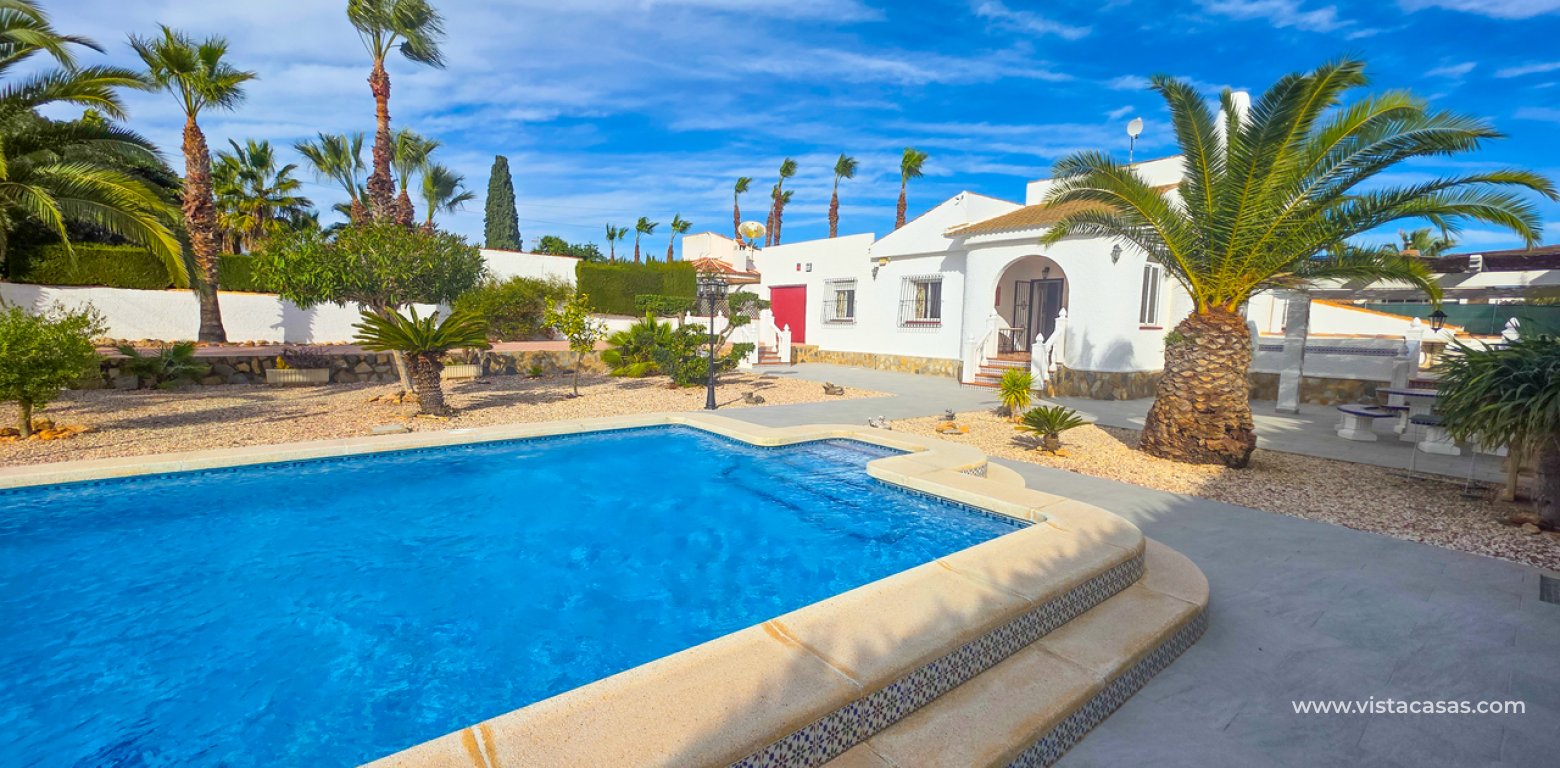 Resale - Villa - Torrevieja