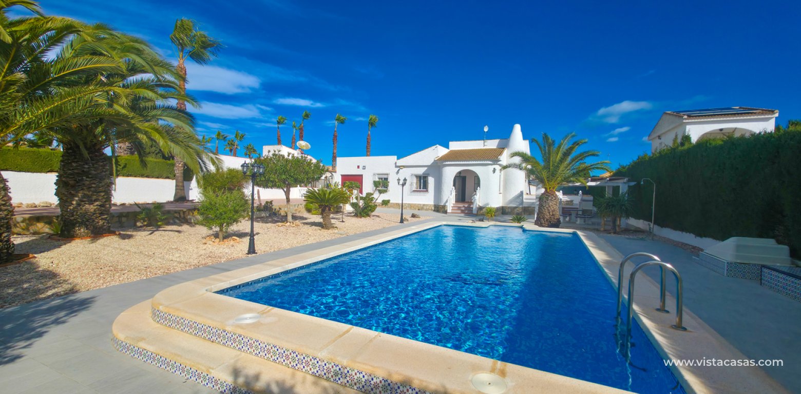 Resale - Villa - Torrevieja