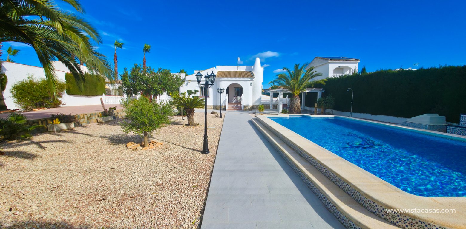 Resale - Villa - Torrevieja