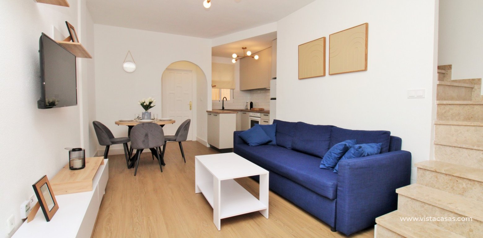 Refurbished Townhouse with Solarium For Sale in Florida Golf lounge