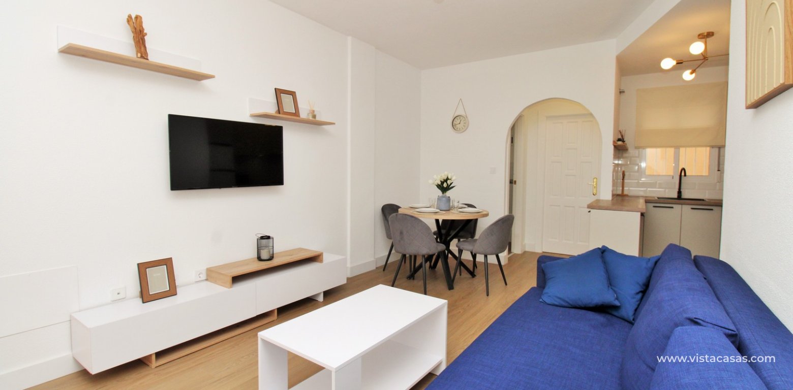 Refurbished Townhouse with Solarium For Sale in Florida Golf lounge 2