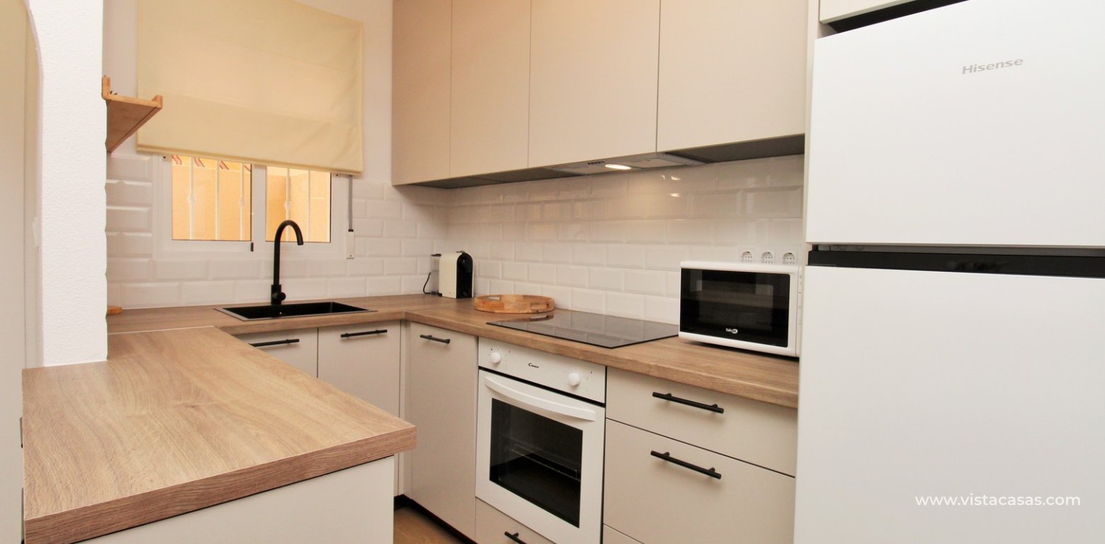 Refurbished Townhouse with Solarium For Sale in Florida Golf kitchen