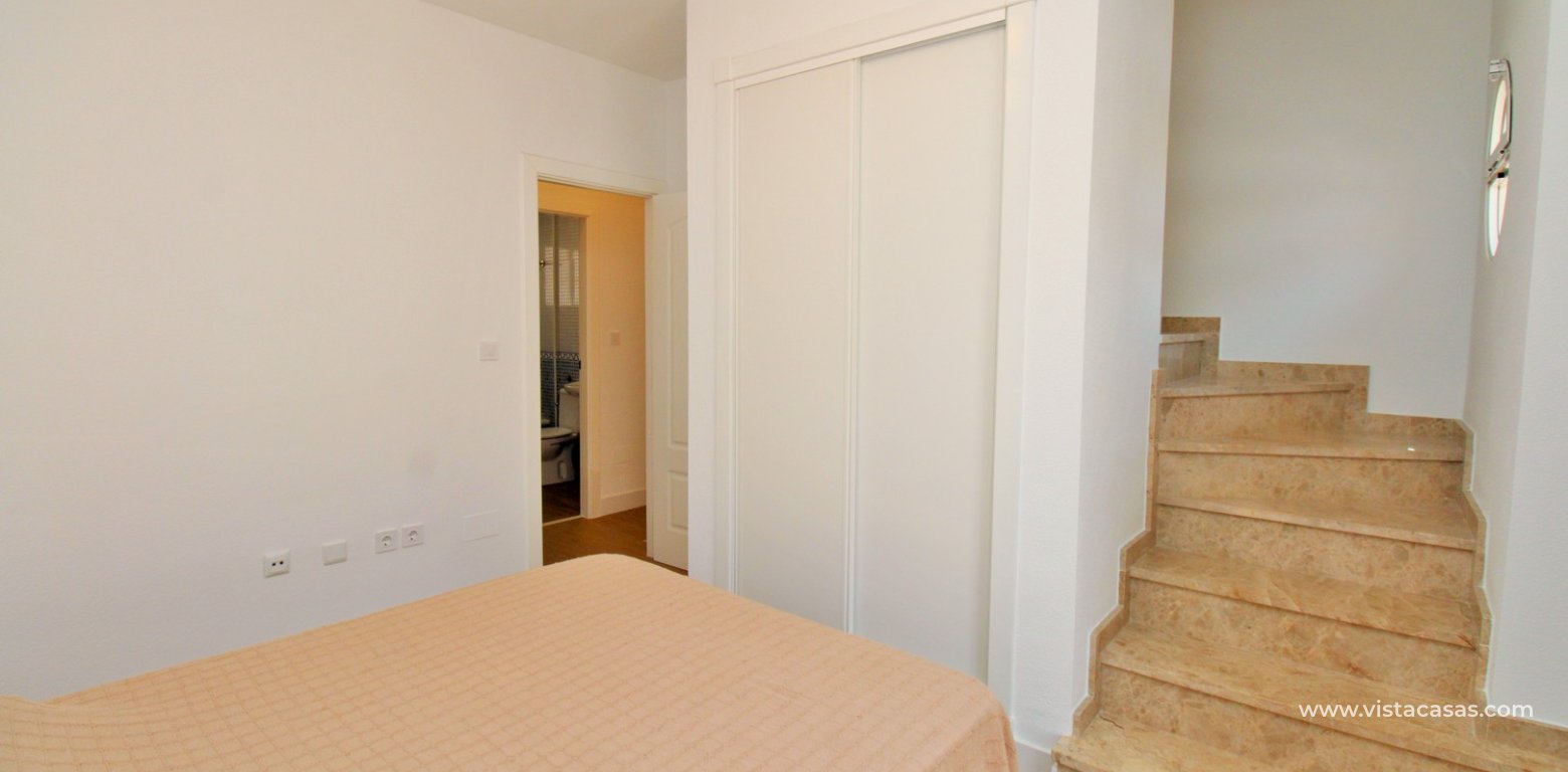 Refurbished Townhouse with Solarium For Sale in Florida Golf master bedroom fitted wardrobes